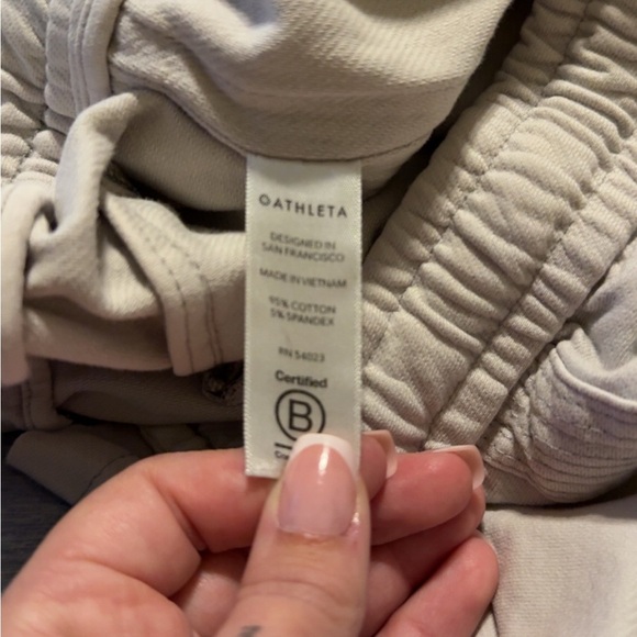 ATHLETA BIRCH GRAY FARALLON SHORTS - Picture 7 of 7